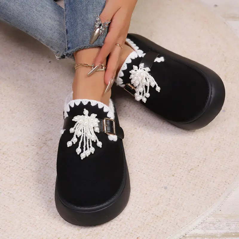 الفاخرة اللؤلؤ سلسلة سميكة القاع الجلد المدبوغ البغال النعال النساء 2025 شتاء دافئ أفخم عدم الانزلاق شبشب منزل المرأة المنزل الشرائح