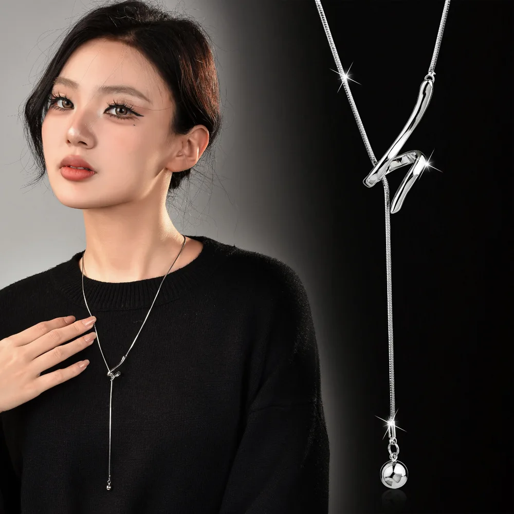 

The new simple and fashionable snake choker sweater chain for women in autumn and winter