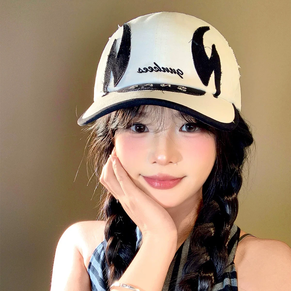 Niche Flame Twin Blades Embroidered Letters Baseball Hats New Men Women Sunshade Personal Versatile Street Fashion Peaked Caps