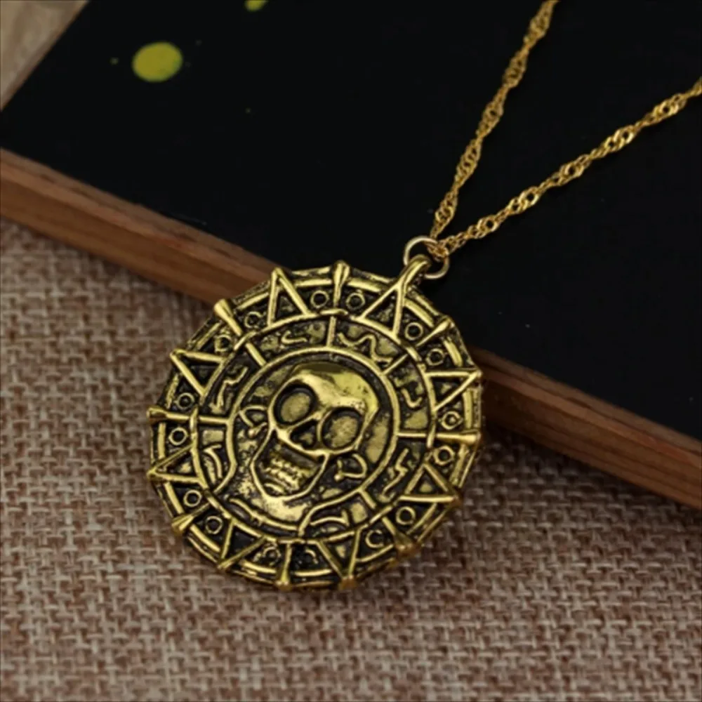 Simple Fashion Niche Pirates of The Caribbean Necklace Jack Sparrow Aztec Skull Skull Pendant Coin Medallion Vintage Accessories