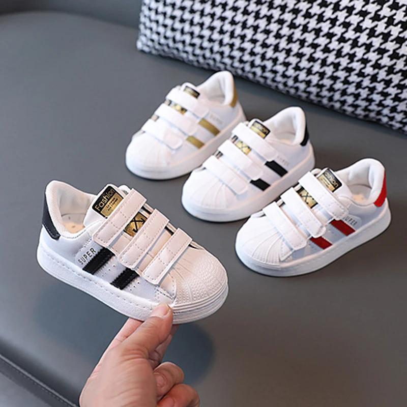 Kindersneakers Kindermode Ontwerp Witte antislip vrijetijdsschoenen voor jongens Meisjes Haak Ademende sneakers Peuter buitenschoen