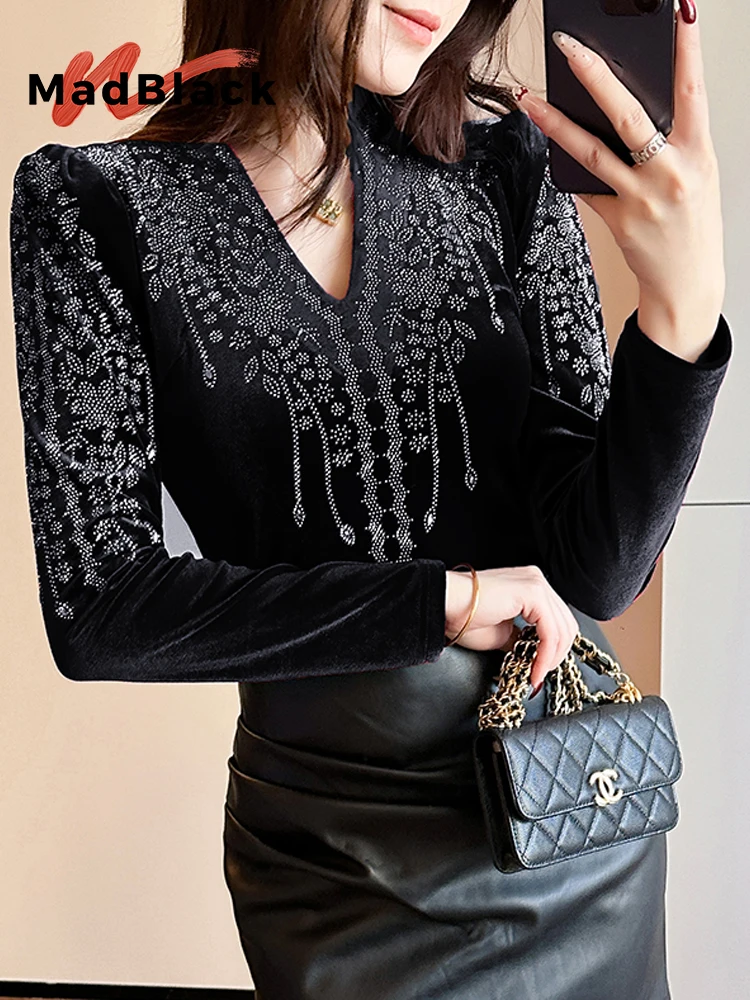 

Женская вельветовая футболка MadBlack, сексуальный V-образный вырез с бриллиантовой аппликацией, модная приталенная футболка с длинным рукавом, размеры S-3XL, весна 2026, T61365CC