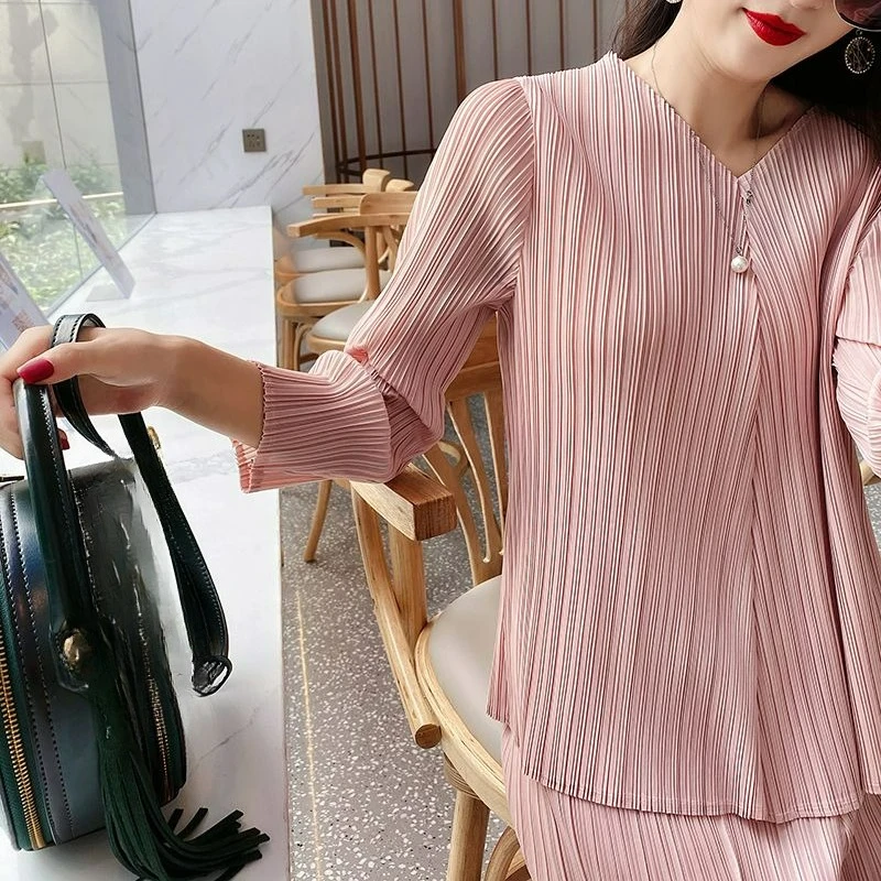 

Autumn Long Sleeved Top Causal Slimming V-neck Base Shirt