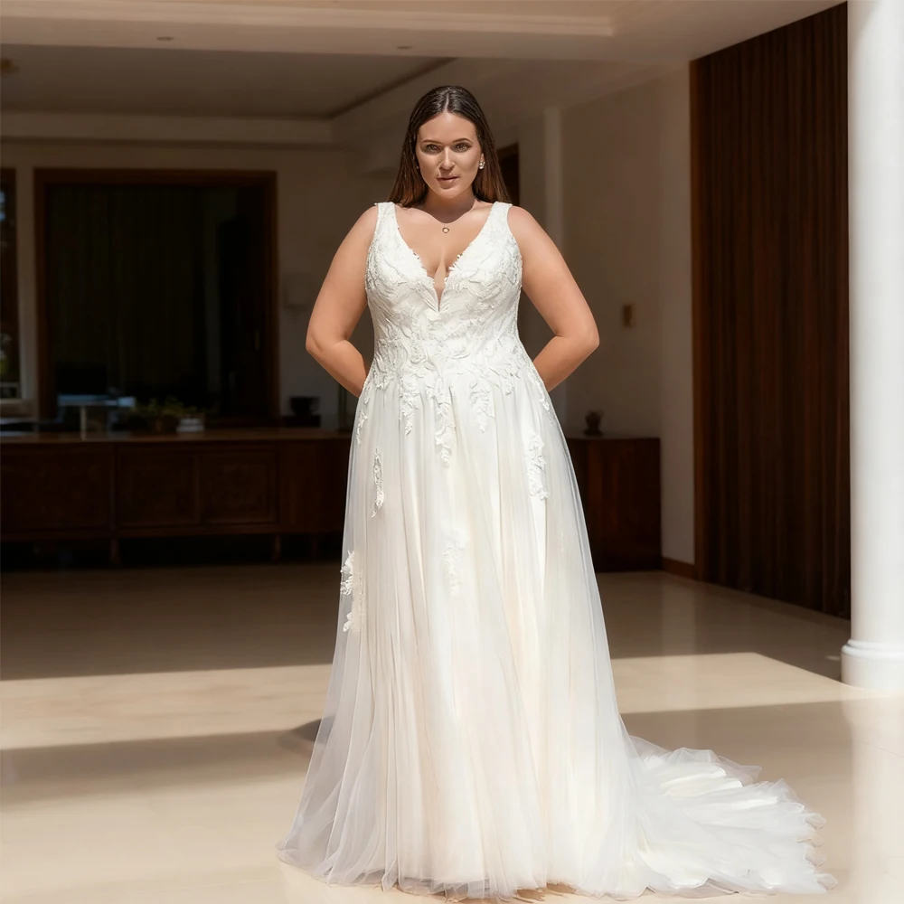 

Elegant Tulle Wedding Dresses Plus Size V Neck Sleeveless Bride Gowns Appliques Back Button Sweep Train A-Line Robe De Mariee