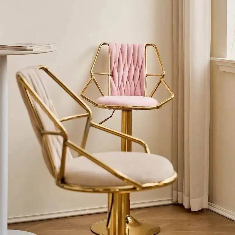 Drehbarer Premium-Barhocker: Samtpolsterung, Höhenverstellung in Golddetails – moderne, luxuriöse Barhocker mit hohem Hocker für die Küche