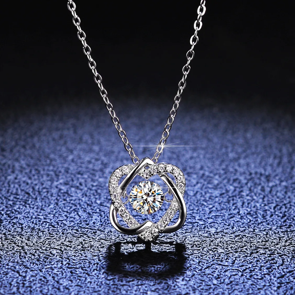 

18K Gold Pendant, Moissanite Dynamic Necklace, Women's Hexagonal Star Pulsating Heart Pendant, Platinum PT950 Collarbone Chain