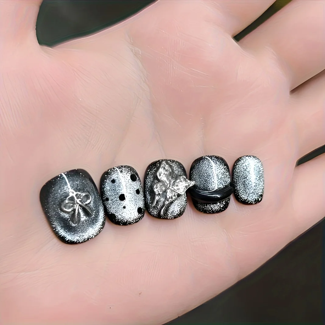 10-teilige handgefertigte Press-On-Nagelkunst mit metallischer Schleife, silbergrauer Cat-Eye-Glitzer, kurze Leiter, vollständige Abdeckung, Nagelspitzen für Frauen