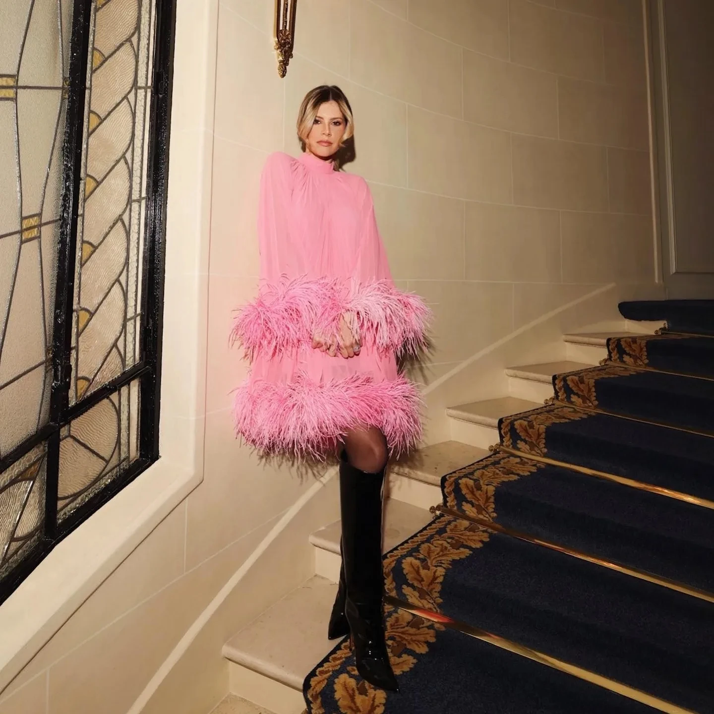 Chic Women Dresses with Sleeves Custom Made Pink Prom Gowns To Party Feathers Short A Line Prom Gown Ostrich Layered