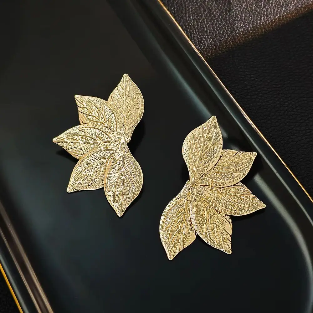 Five Leaves Semicircle Flower Dangle Earrings for Women Simple Golden Metal Drop Earrings Exaggerated Personality Big Jewelry