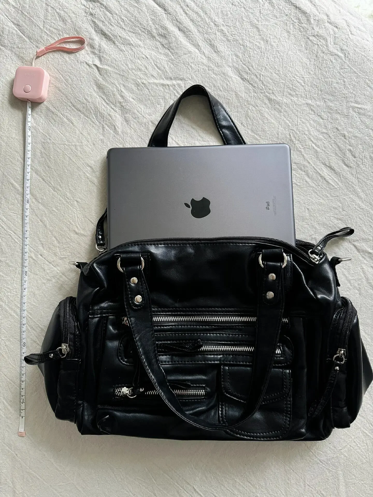 

2025 new women's punk one-shoulder large-capacity tablet tote bag daily work commuting crossbody bag versatile high-end feel