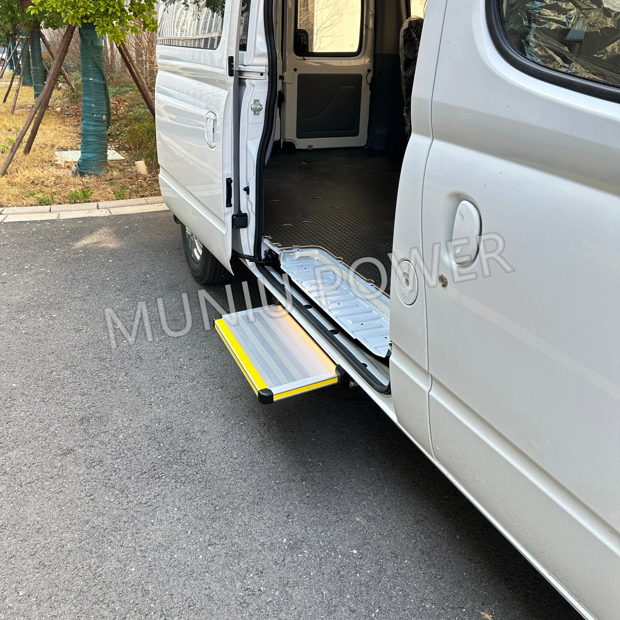 Electric Sliding Step Automatic Retractable Side Step For RV Camper Caravan Motorhome Ambulance With E-Mark Certification