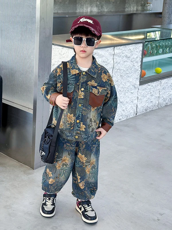 

Стильный джинсовый комплект-двойка для мальчиков: модная повседневная спортивная одежда из хлопка (85%) и регенерированного целлюлозного волокна (15%), с длинным рукавом.