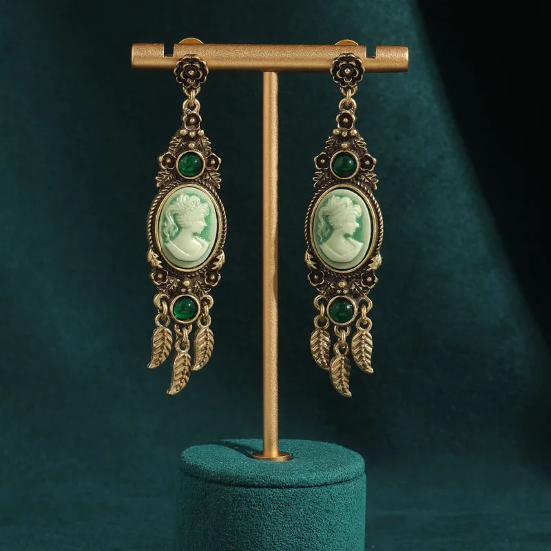 Vintage Green Relief Cameo Feather Drop Dangle Earrings Ancient Gold Color Accessories For Women Luxury Designer Jewelry 2025