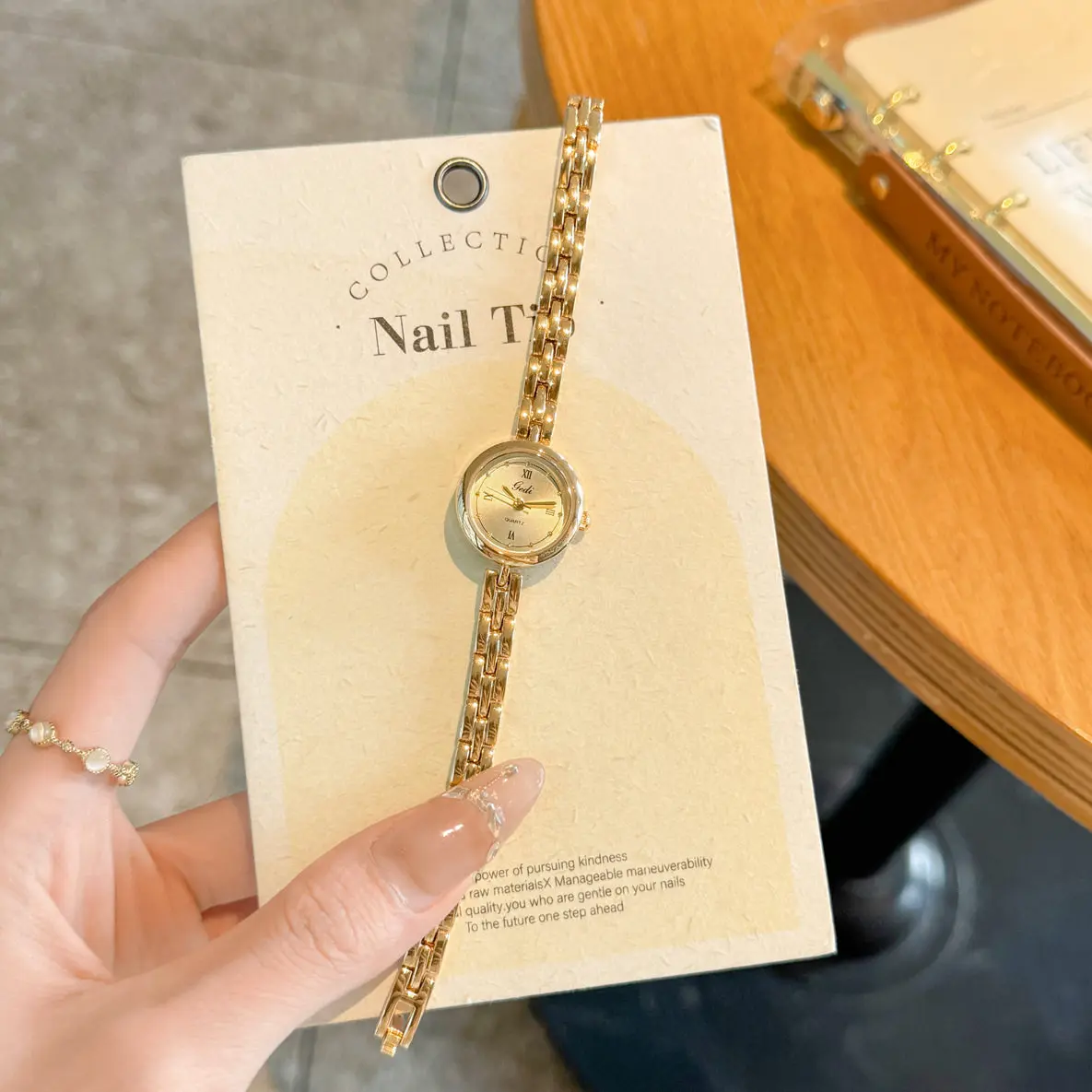 

Женские нежные и стильные маленькие часы, универсальные и модные, высококачественные женские часы, идеальный подарок для нее.