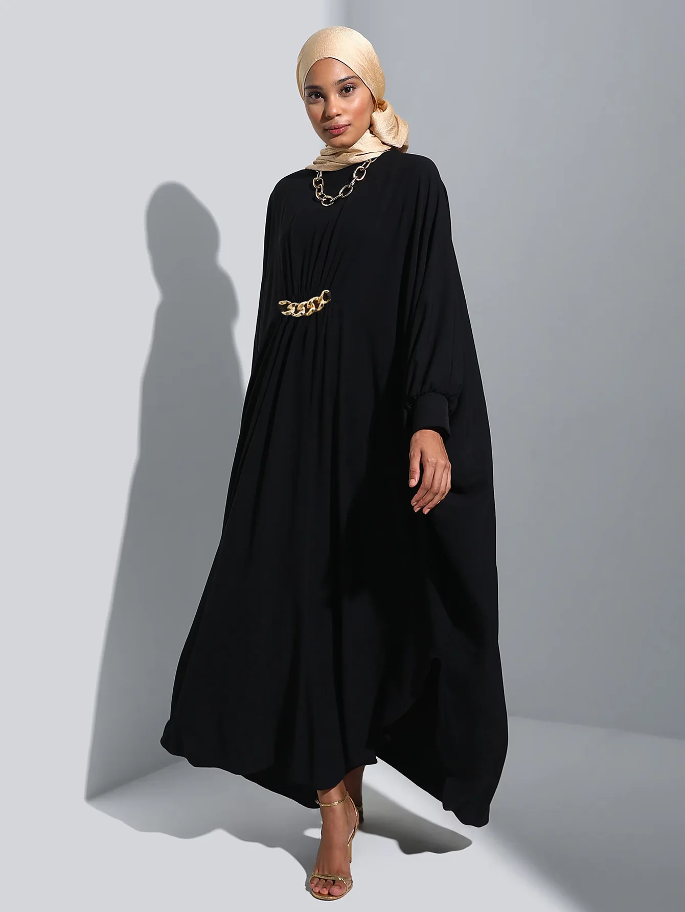 Abaya Arab Dubai Muslim Dress Long Robe Women's Gold Chain Three Dimensional Decoration Bat Sleep Loose Long Skirt Clothing