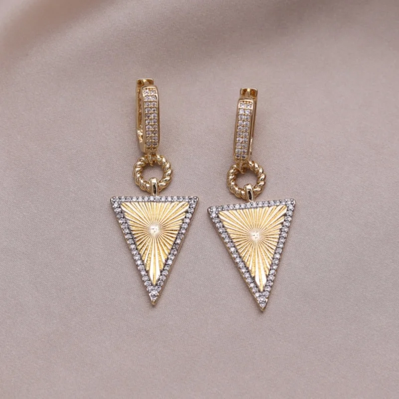 تصميم كوري جديد مجوهرات الأزياء لونين مطلي معدن مثلث الزركون قلادة أقراط أنيقة المرأة الملحقات اليومية