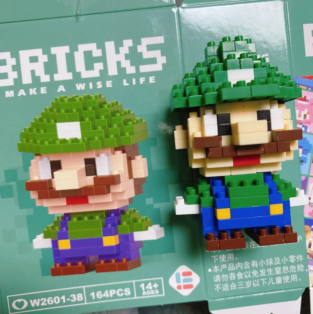 

2024 Super Mario Building Blocks Anime Cartoon Character Luigi Mini Assembled Model Children's Jigsaw Doll Man Building Gift