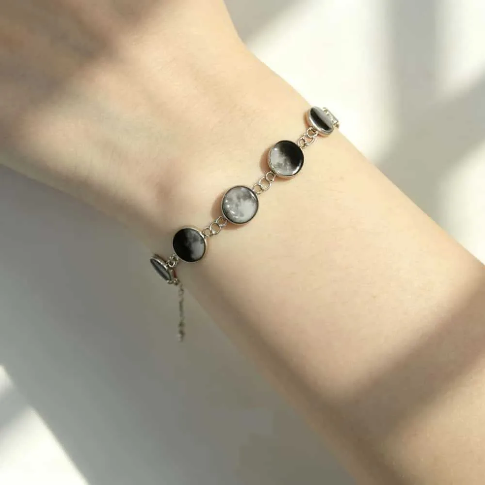 Moon Phase Link Bracelet Silver Tone Lunar Cycle Round Charms Boho Adjustable Chain for Women Men Gothic Witchy Festival Jewelry