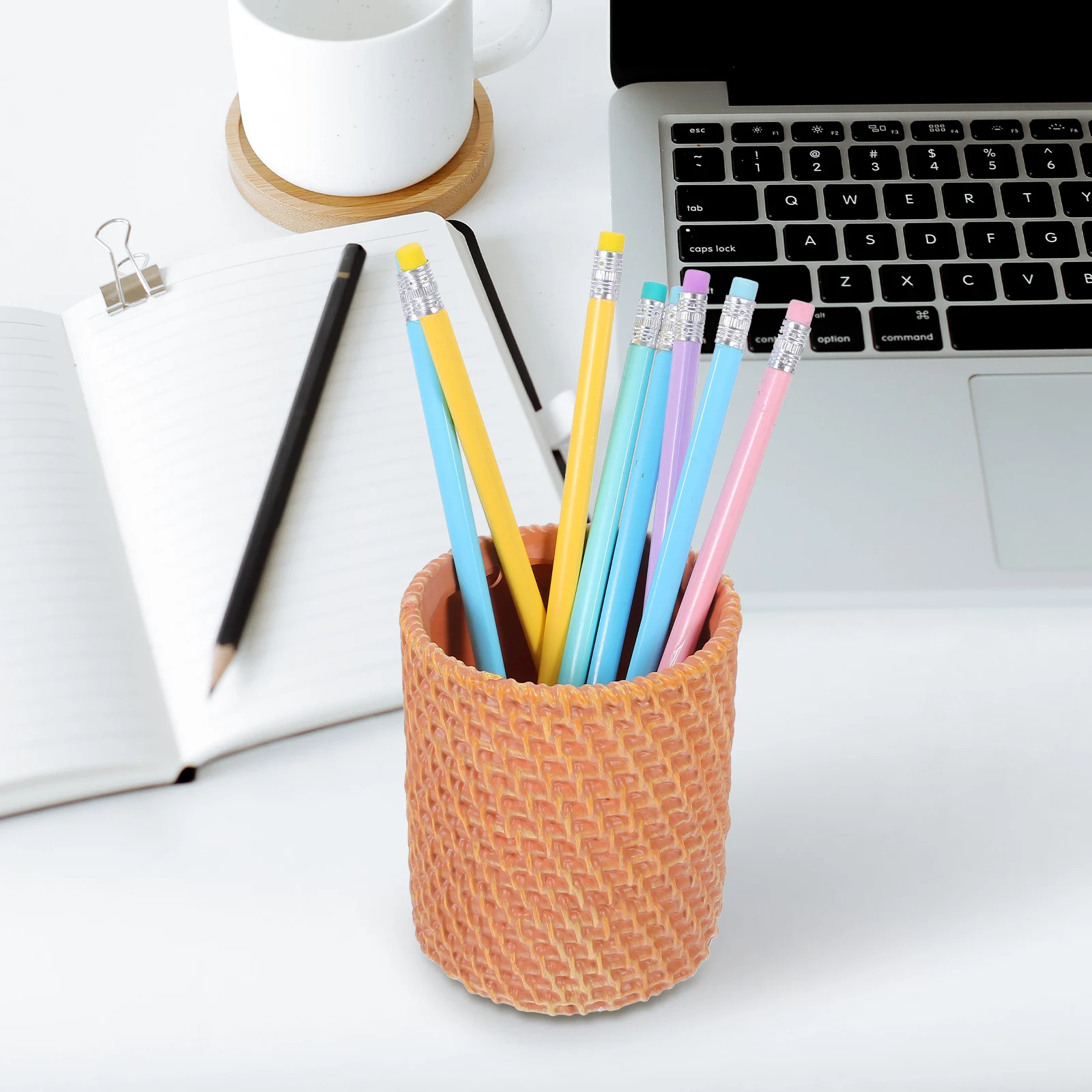 

Chic Faux Rattan Desktop Organizer Floral Vase Cute Pencil Holder Lightweight Makeup Brush Container Ideal for Home Office Decor