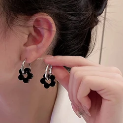 Trendy French Hepburn Black Flower Hoop Earrings for Women ins Cool Noble Earrings Exquisite Gift Jewelry Accessories