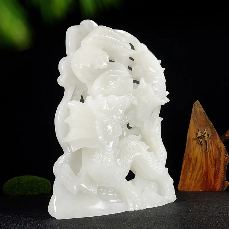 Natural jade fish ornament, carp leaping over the dragon gate, symbolizing prosperity every year, suitable for housewarming, bus