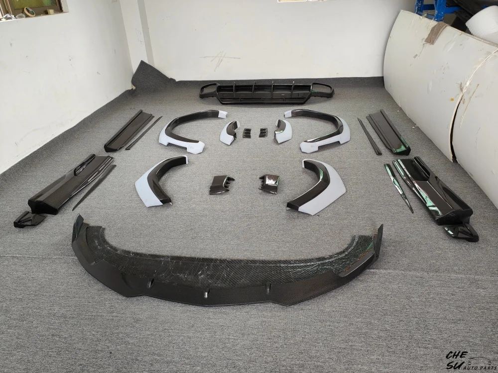 Customized Car Kit for Lamborghini URUS Upgrade 1016 Style Carbon Fiber Body Kit, Lightweight Kit, Car Supplies, Car Tools