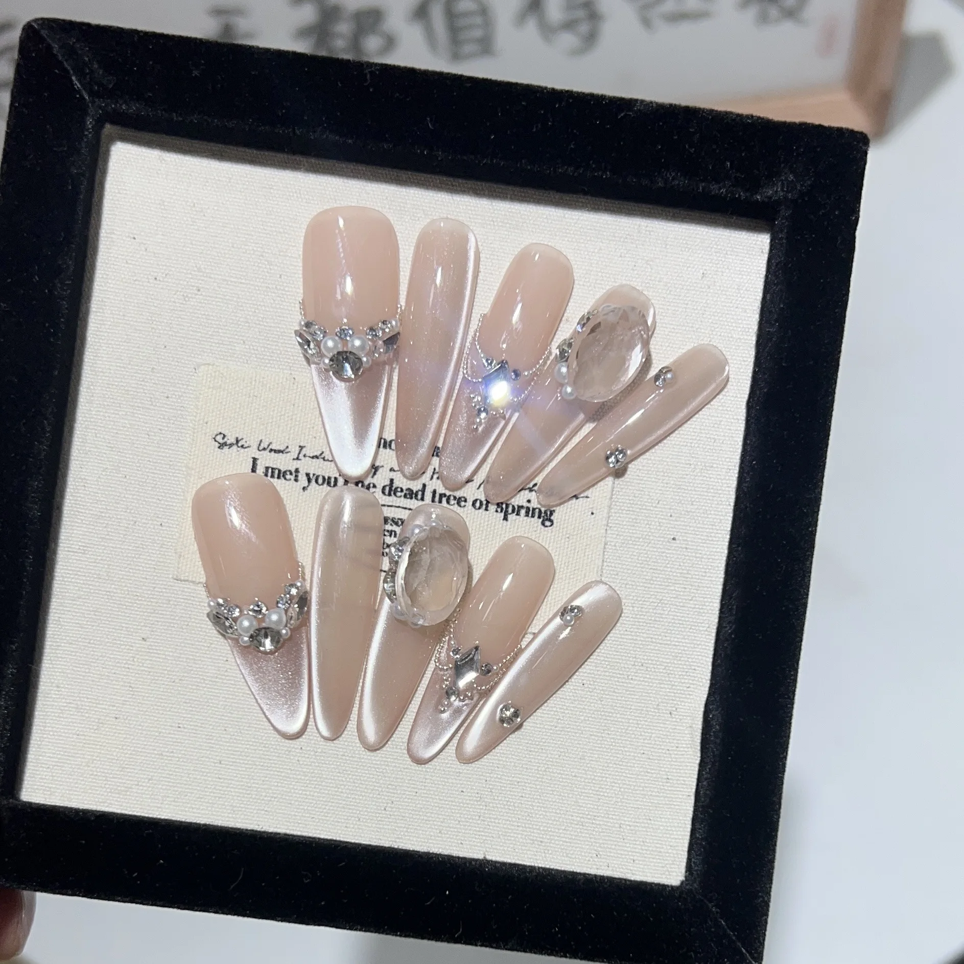 

10Pcs Nude Stiletto Handmade Nail Sweet Glitter Cat Eye Fake Nail Wearable Broken Diamond Fashion Nails Tips Full Cover Press On