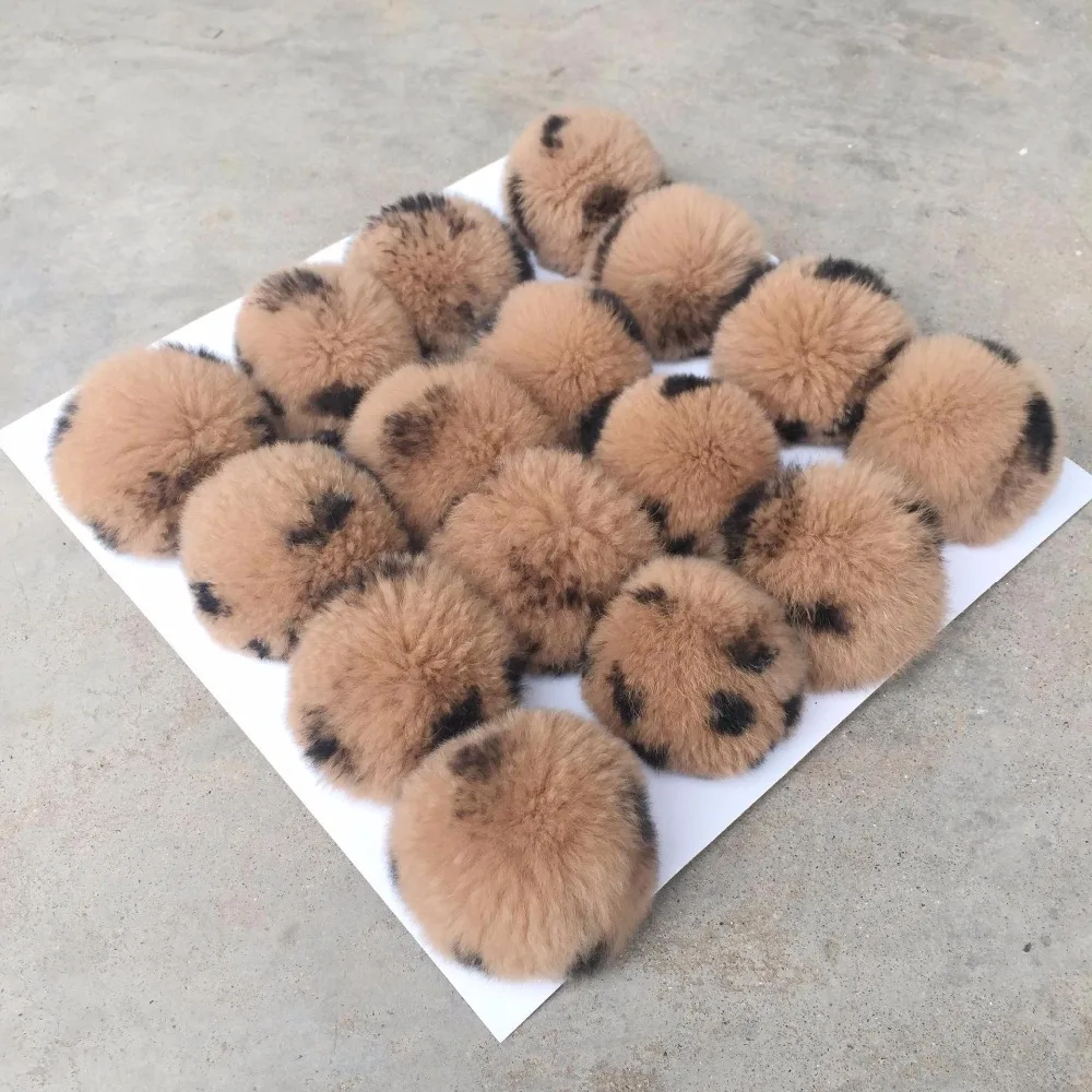 

16pcs/lot Leopard Pattern Real Rabbit Fur Ball Pom Pom Keychain Genuine Fur Pompoms for Winter Skullies Beanies Knitted Cap R20