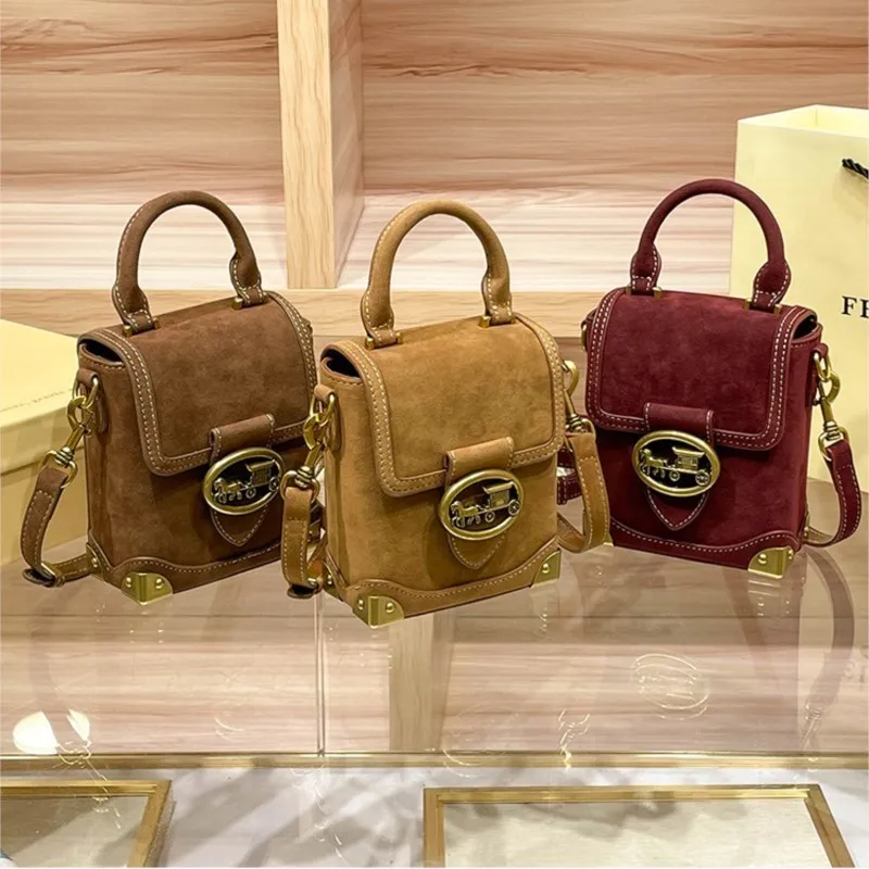 

Ladies' handbag high-end lamb wool mobile phone bag 2024 autumn/winter vintage small square bag, single shoulder crossbody bag