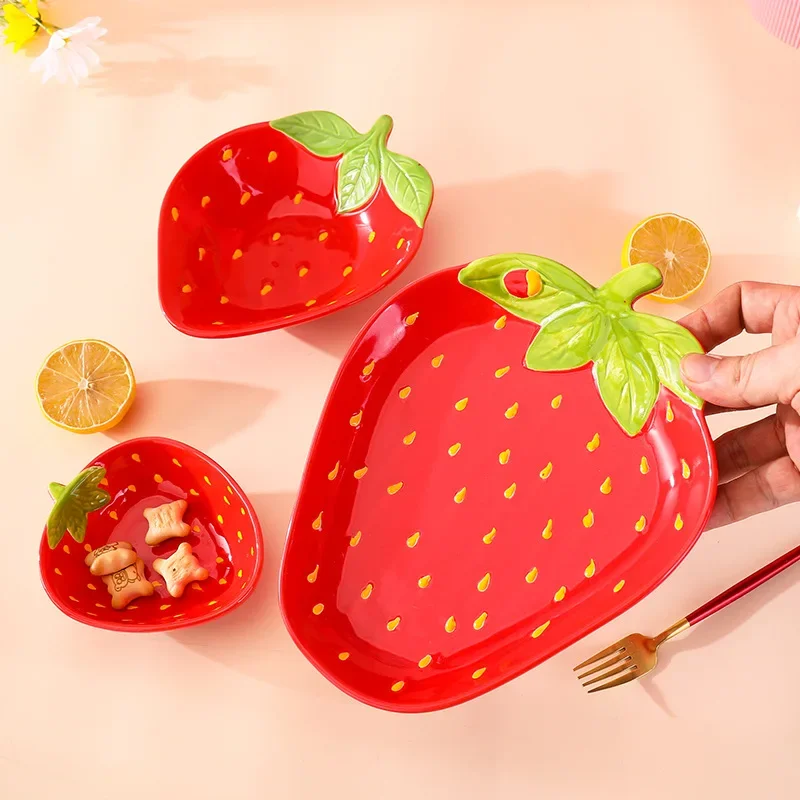 Creative Cartoon Strawberry Shaped Ceramic Salad Bowl Soup Bowl Family Fruit Snack Plate Kitchen Utensils Accessories Tableware