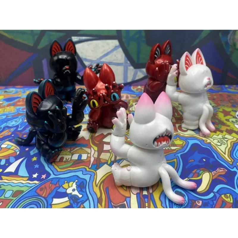 Original STASTO Gashapon The Cat From Hell Blindfold Cat Qversion Mini Anime Action Figure Model Toys Gifts Collection Ornament