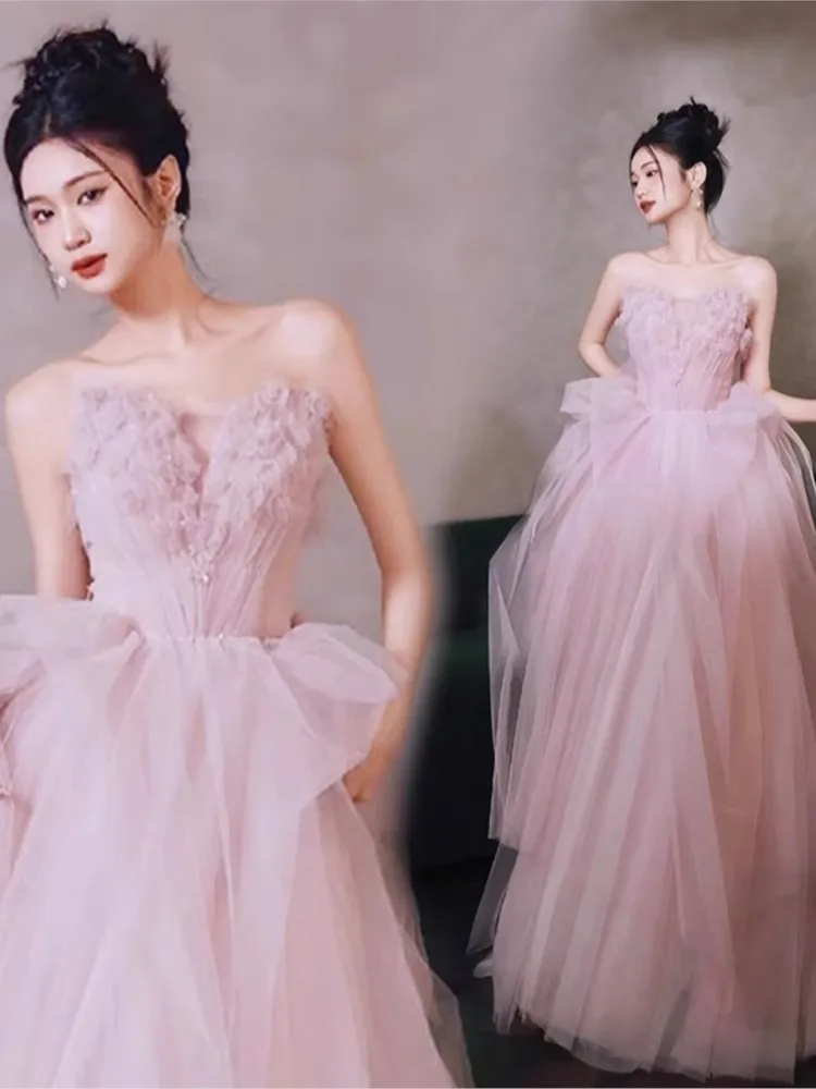 

A pink petal off-the-shoulder light luxury and niche toasting dress for the morning gown