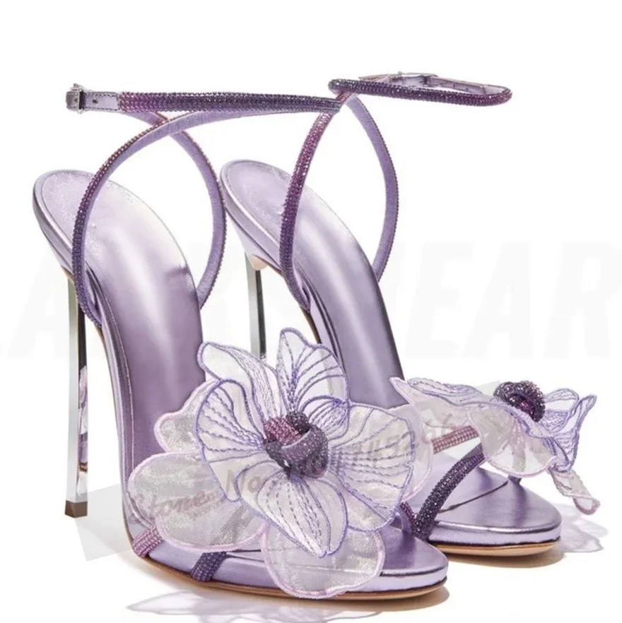 Серебряные сандалии с металлическим лезвием на каблуке и сказочным цветком, женские элегантные фиолетовые, зеленые свадебные туфли-лодочки с сетчатым цветком, туфли с блестящим ремешком и кристаллами