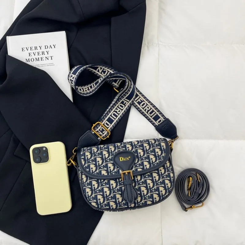 حقيبة كروس أنيقة للسيدات الناضجات بلمسة نهائية من الساتان وملمس لامع أنيق لليالي الحفلة الراقصة والمناسبات الرسمية #3