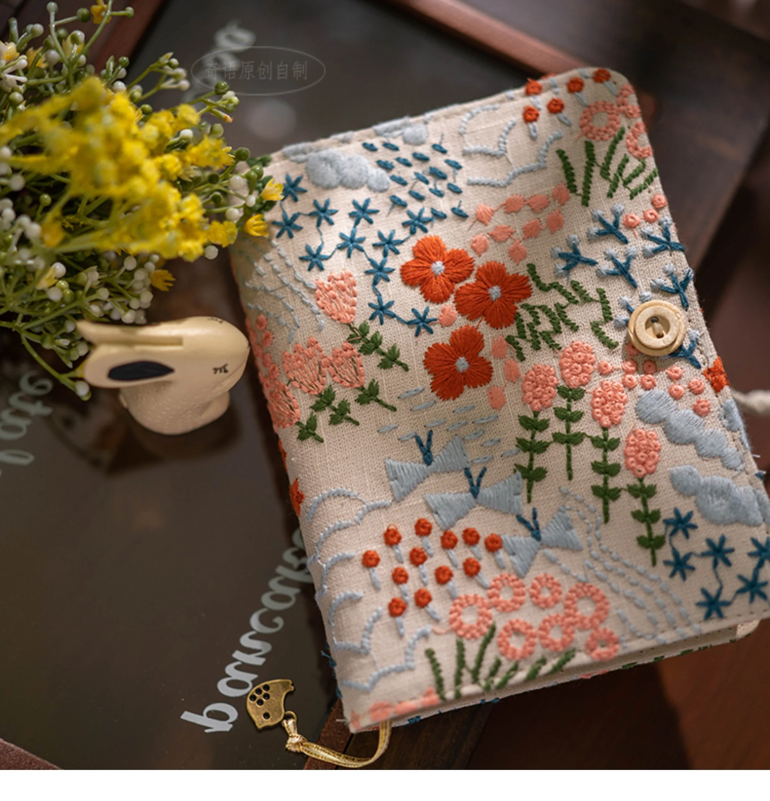 Fabric-covered Cotton and Linen Embroidered A6 Loose-leaf Bound Notebook, a Literary DIY Companion to Carry Around