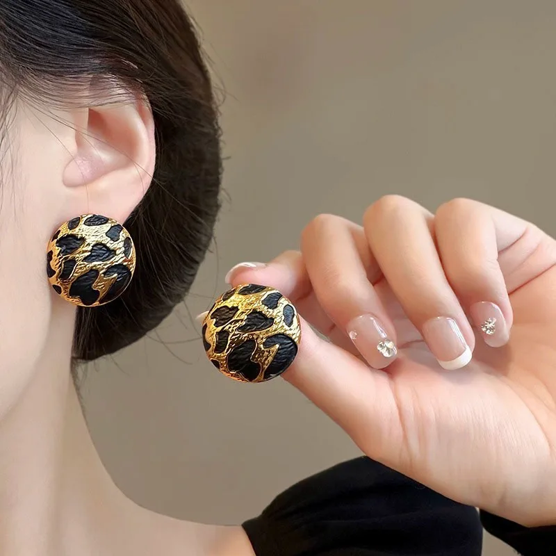 Retro Gold Color Leopard Print Round Stud Earrings Temperament Fashion Jewelry Women Classic Accessories