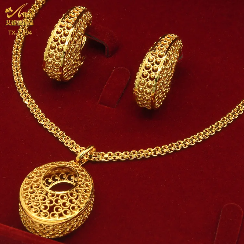 

Gold Plated Jewelry Set Geometric Twisted Copper Earrings Nelace Two Piece Set Bridal Faionable Accory Box Paaged