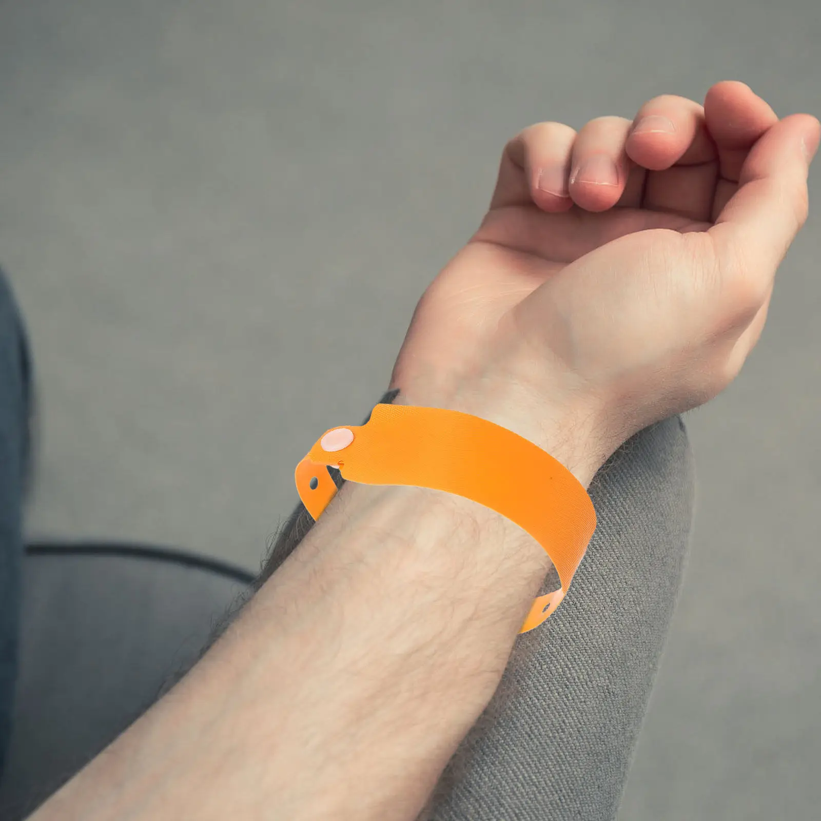 

Adjustable Waterproof PVC Wristbands Handwritten Comfortable for Hospitals Outdoor Activities