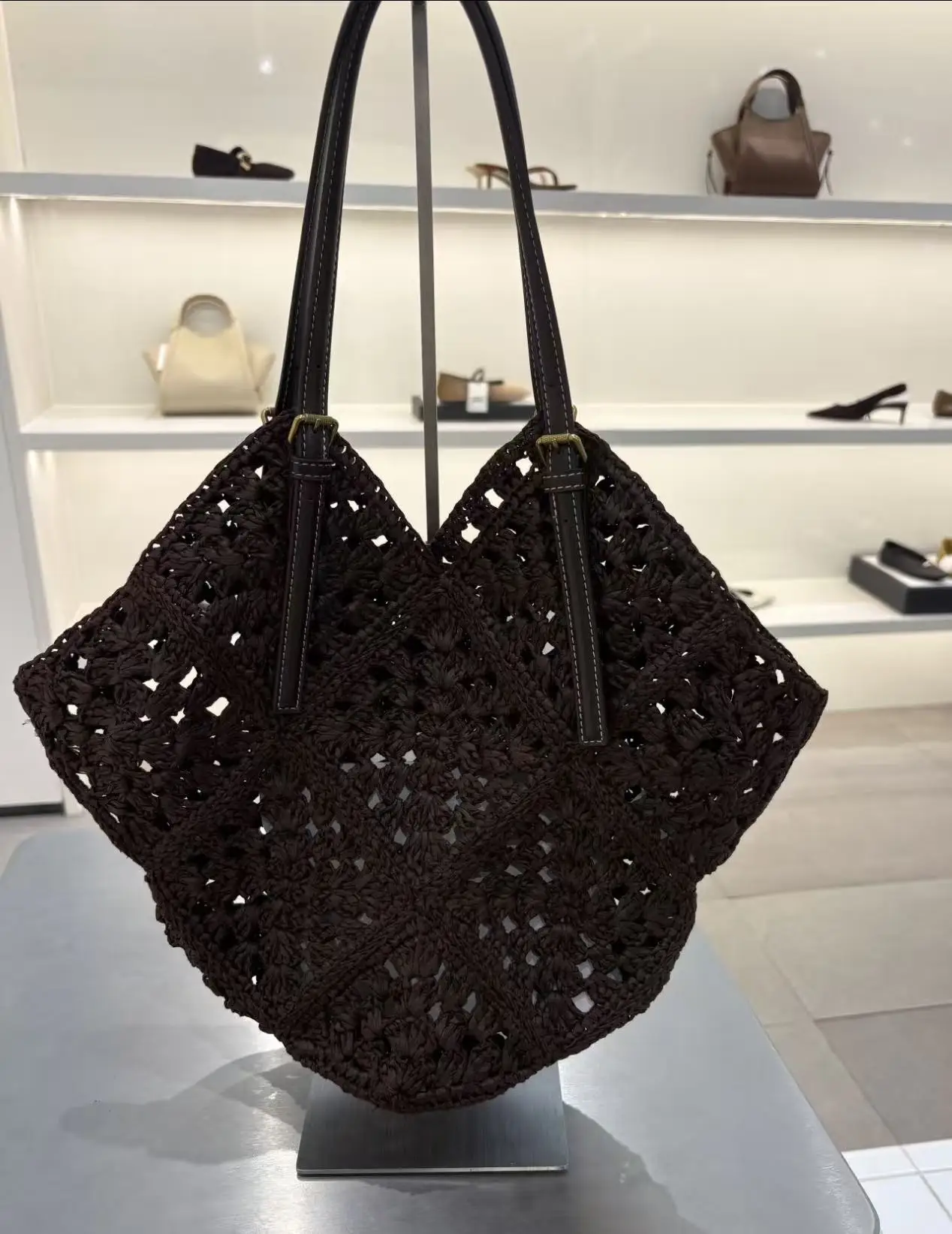 Straw women's bags spring and summer new hand-woven hollow effect wine coconut fiber shoulder tote bag