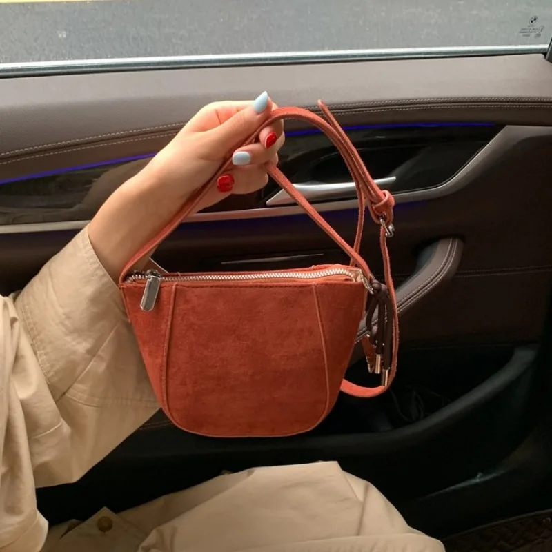 

Fashionable Ladies Hand Bags Crafted From Premium Leather Featuring Famous Designer Inspired And Paris Commuter Look​