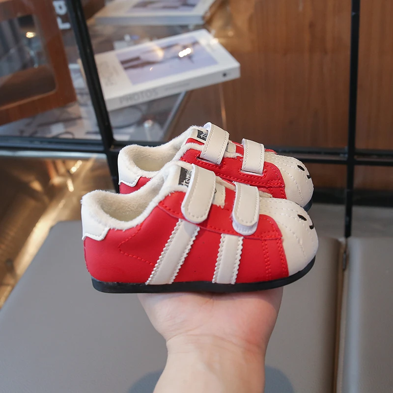 Children's Cute Cashmere Warm and Cold-resistant Bread Shoes Hook and Loop Shell Head Light Casual Shoes in Autumn and Winter.