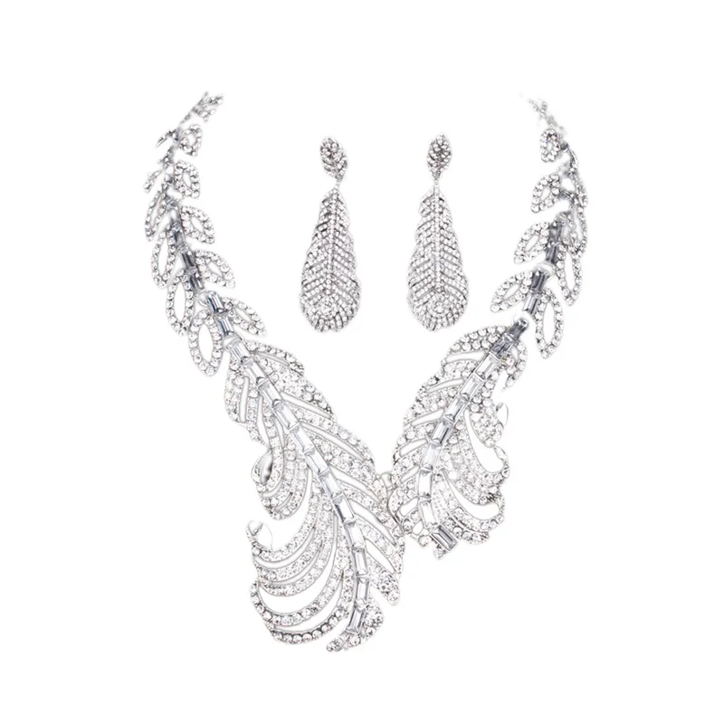 ヨーロッパとアメリカの誇張された装飾ネックレス、ダイヤモンドの羽のイヤリングがいっぱいのディナーアクセサリーセット