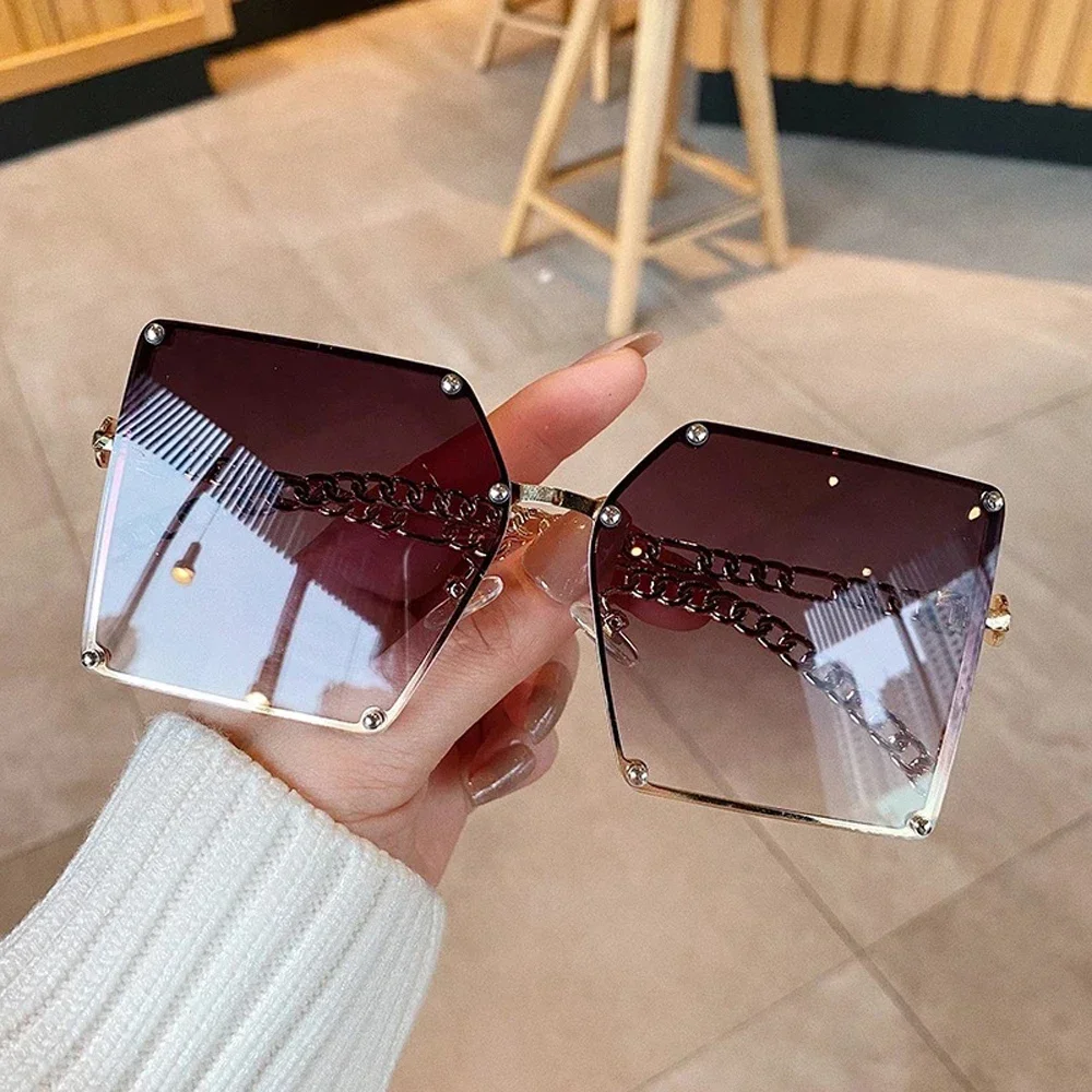 2024 New Fashion Oversize Gradient Sunglasses For Women Vintage Alloy Chain Frame Rivet Square Sun Glasses Female Elegant Shades