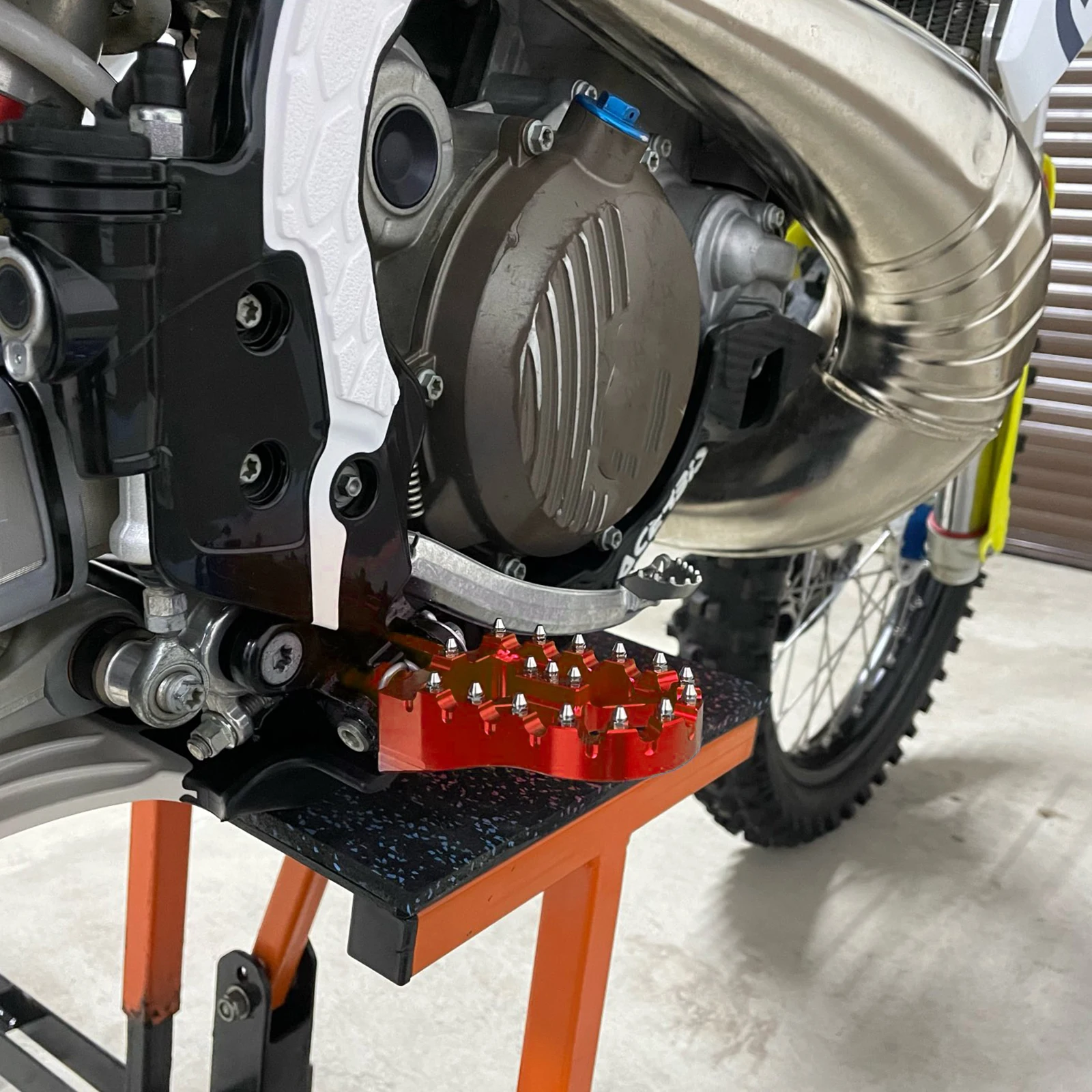 NICECNC Fußrasten 57mm für KTM EXC 300 EXCF 350 2017-2023 und Husqvarna TE 300 250 FE 350 FE 450 FE 501 – Detail 22
