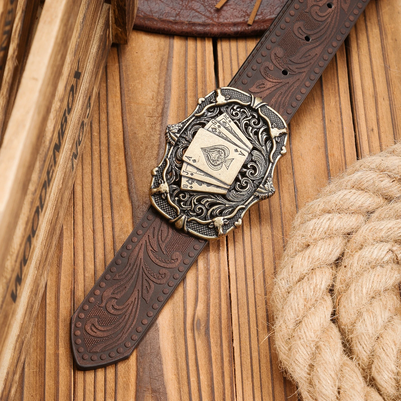 Ein Western-Schnallengürtel aus PU-Leder, geeignet für Männer und Frauen, ein einzigartiger und retro-brauner Gürtel (mit perforierten Nieten) – Detail 10