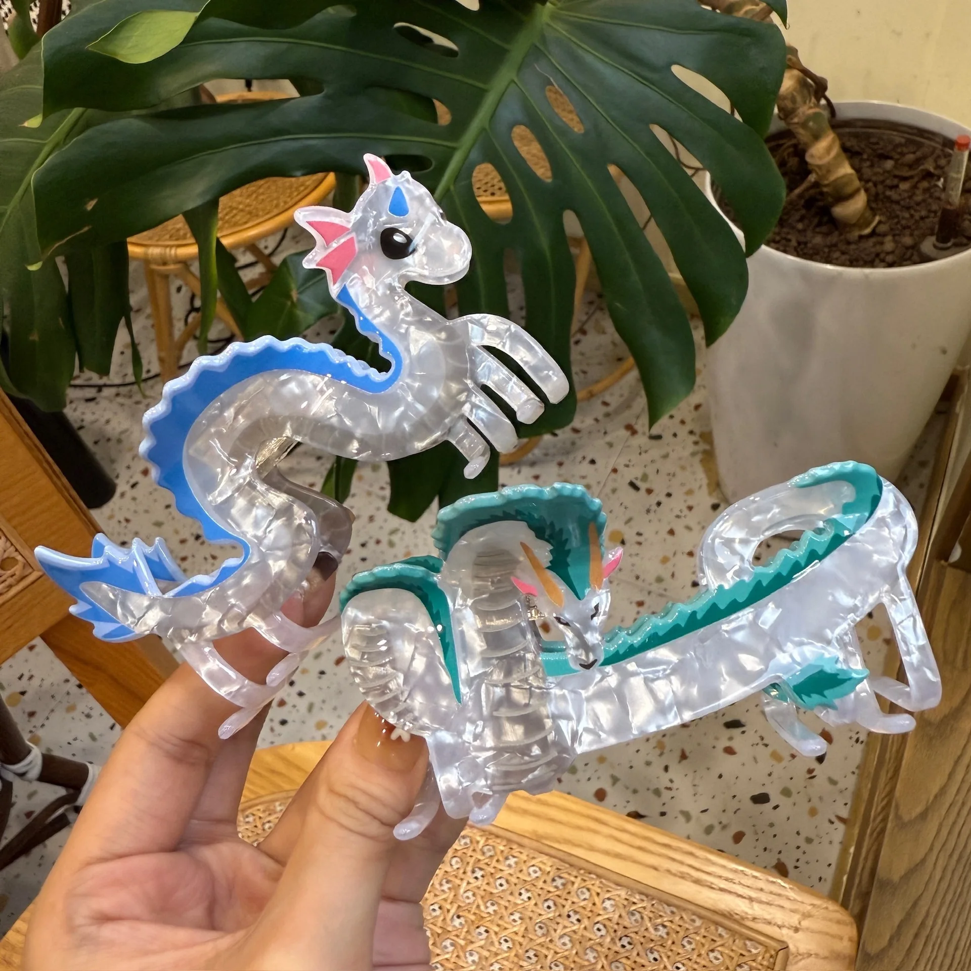 

NC New Cartoon Magical Dragon Hair Claw Unique Acrylic Lucky White Dragon Crab Hair Clips Hair Accessories for Women Girls