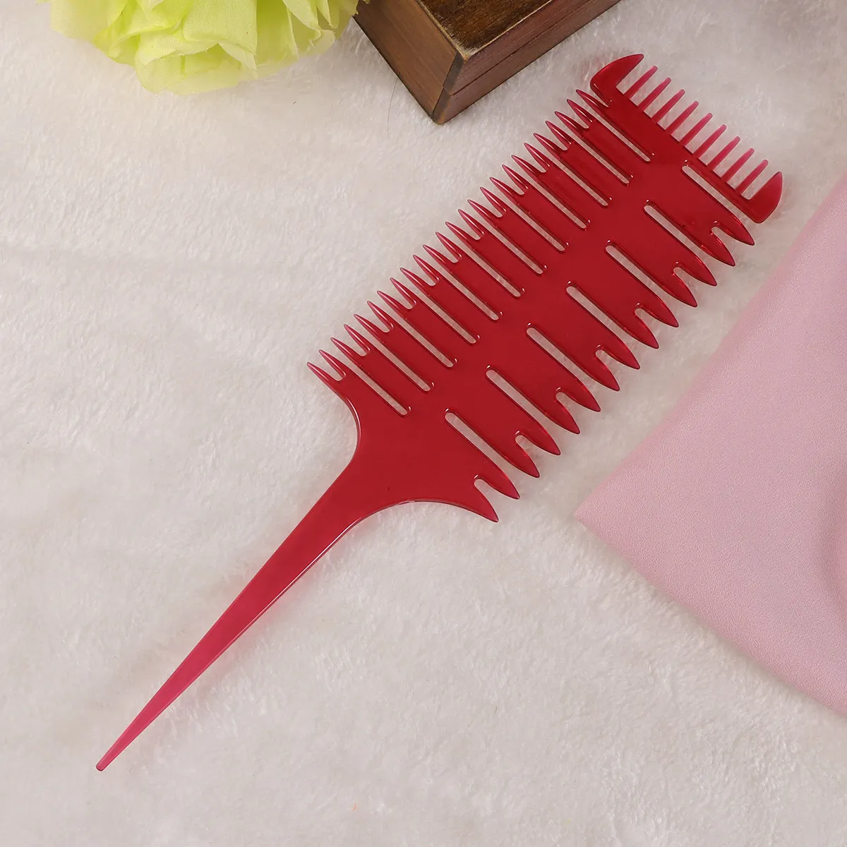 1Pcs Ribs Comb Fish Shape Hair Comb for Coloring Dyeing Sectioning Smooth Teeth Gentle on Hair Comfortable Grip Compact Design