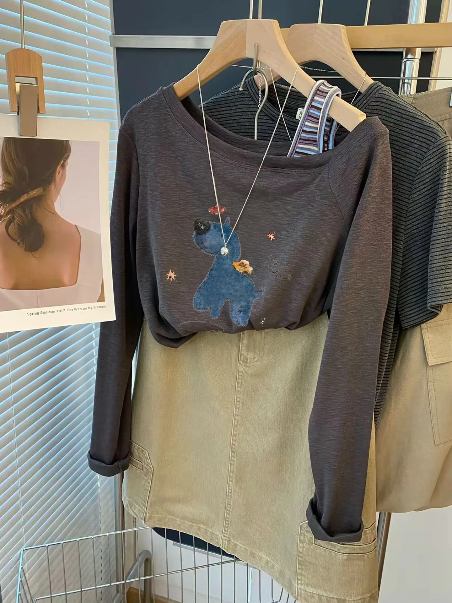 Dongda Gate Fashionable Splice Shoulder Bared Cartoon Print Long Sleeve T Shirt Women's Top Initial Autumn New Pure Cotton