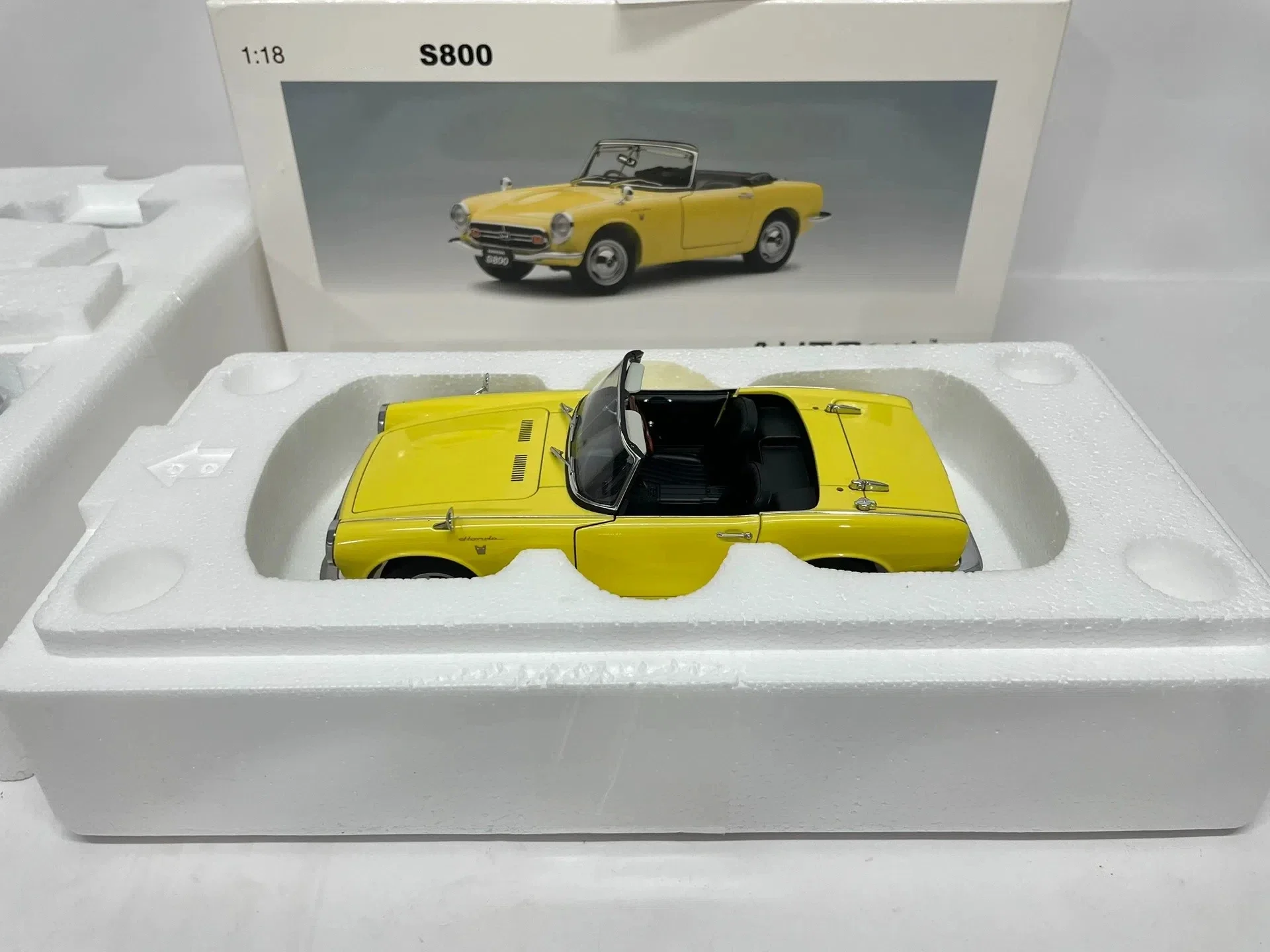 โมเดลรถยนต์ Autoart 1:18 S800 Convertible สีเหลือง JDM รุ่นจำลอง ลิมิเต็ดอิดิชั่น แบบเปิดได้ทุกส่วน ทำจากโลหะผสม ของเล่นสะสม ของขวัญ