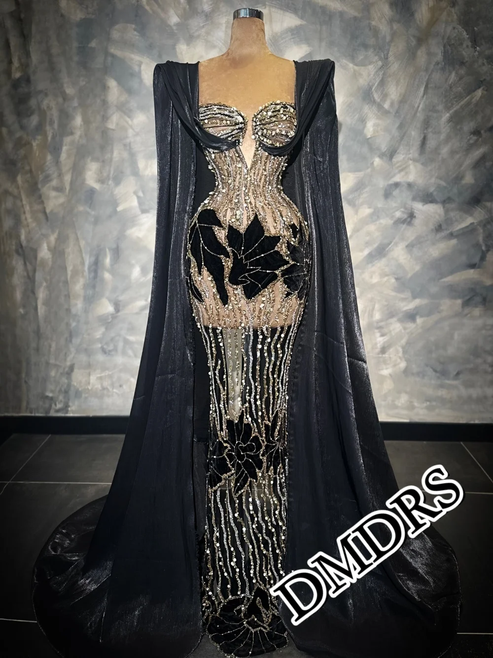 

DMDRS Trendy Long-Sleeve Evening Dress 2026 Luxurious Cape-Accented Party Gown Charming Crystal-Embellished Floor-Length Party D
